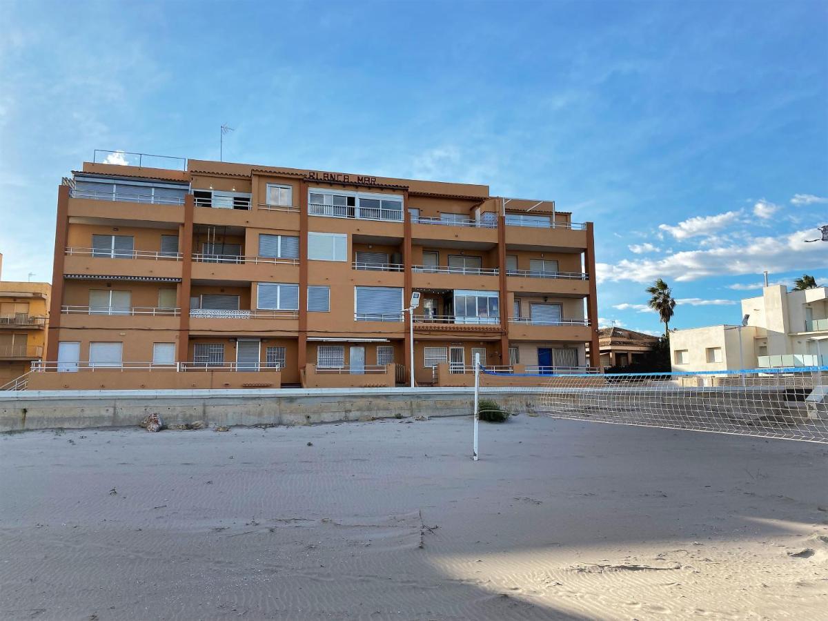 Beachfront Apartment With A Terrace Mareny Barraquetas Esterno foto