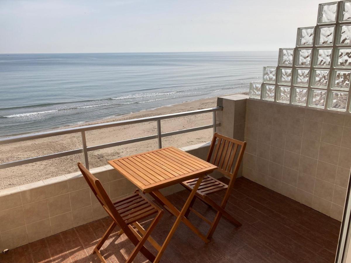 Beachfront Apartment With A Terrace Mareny Barraquetas Esterno foto