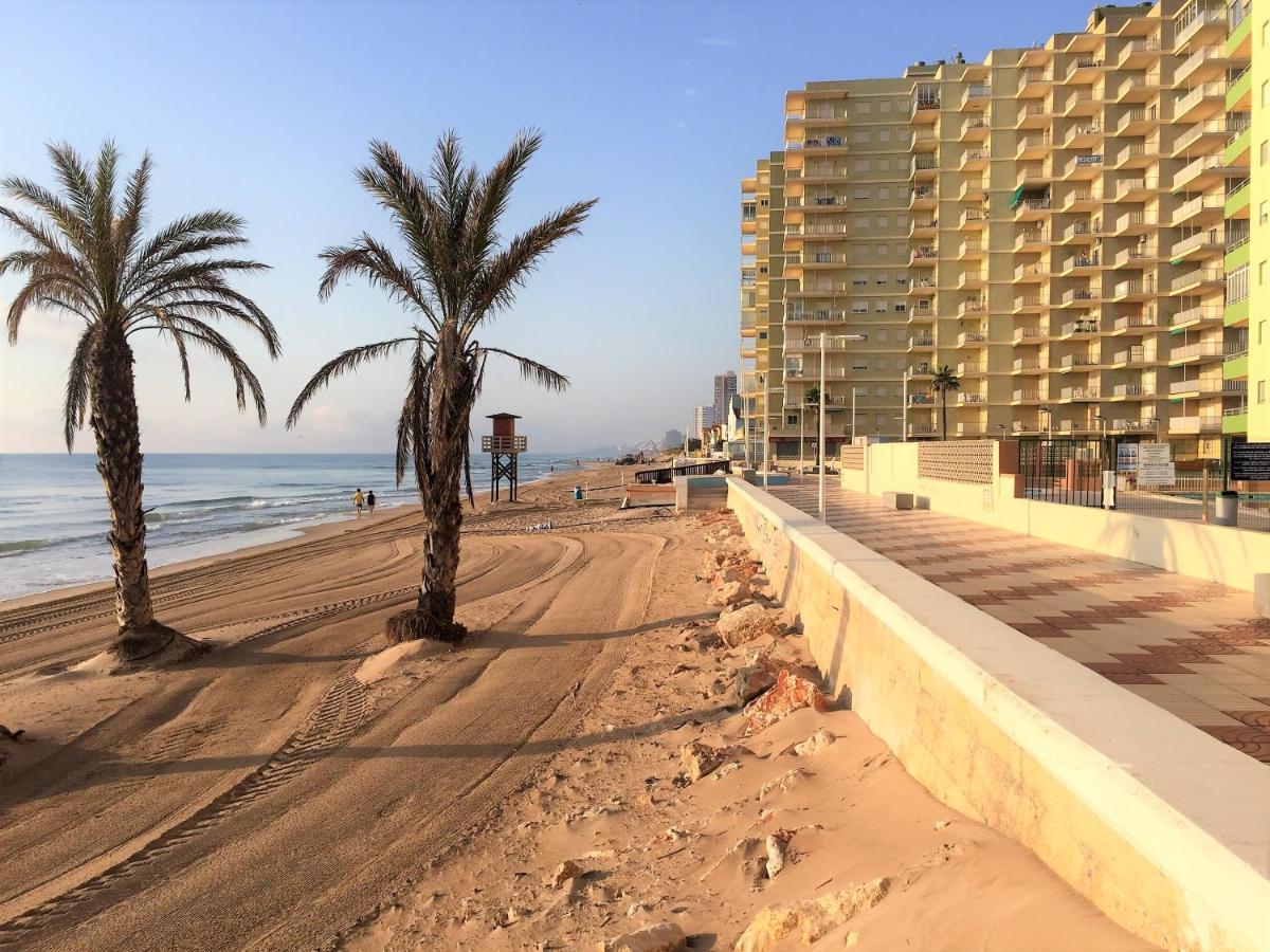 Beachfront Apartment With A Terrace Mareny Barraquetas Esterno foto